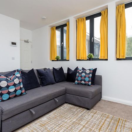 Flat 7- Spacious Studio Flat In The Heart Of Crawley Экстерьер фото