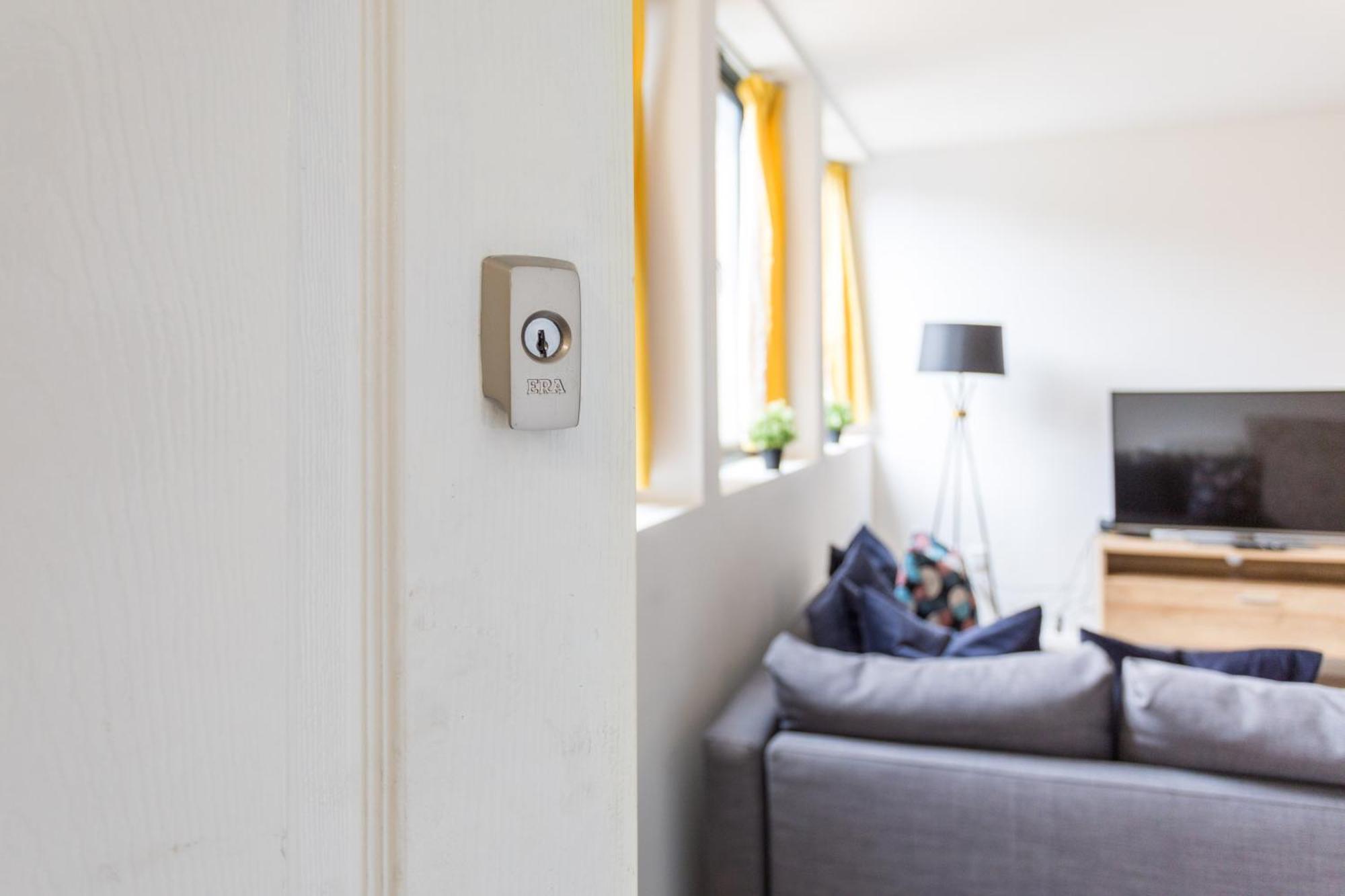 Flat 7- Spacious Studio Flat In The Heart Of Crawley Экстерьер фото