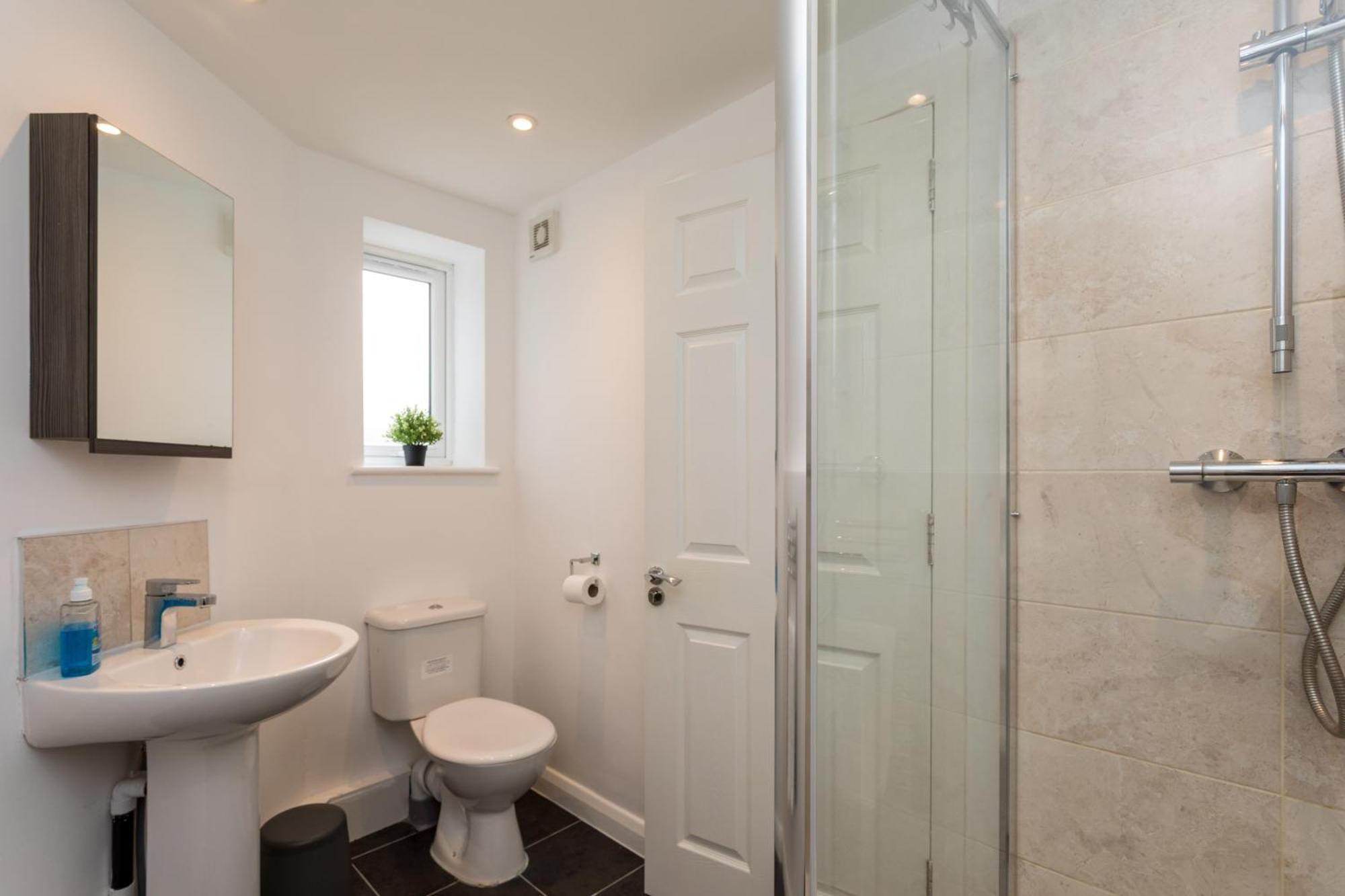 Flat 7- Spacious Studio Flat In The Heart Of Crawley Экстерьер фото