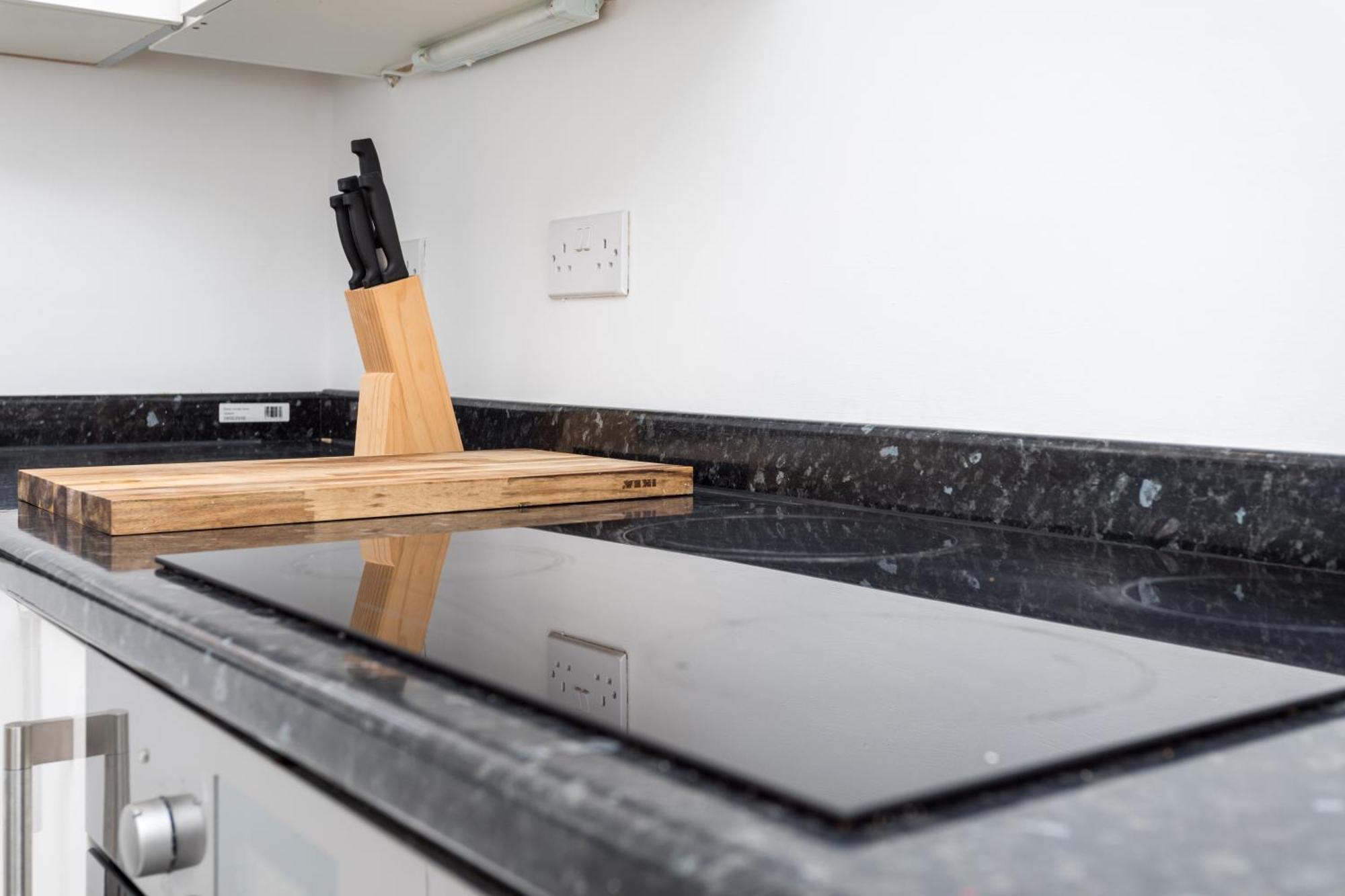 Flat 7- Spacious Studio Flat In The Heart Of Crawley Экстерьер фото