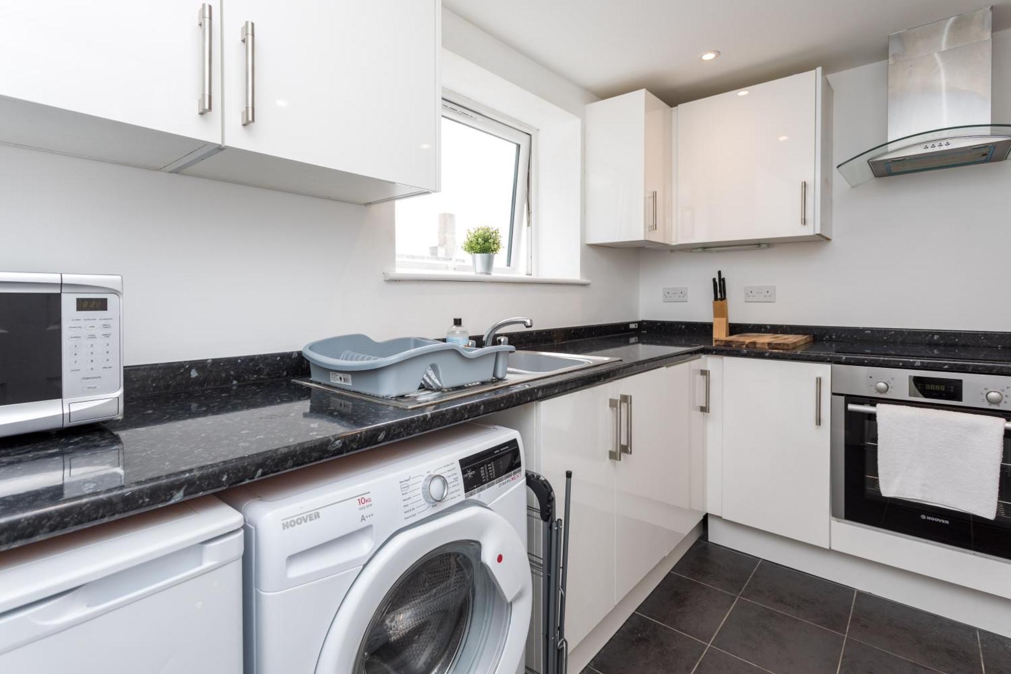Flat 7- Spacious Studio Flat In The Heart Of Crawley Экстерьер фото