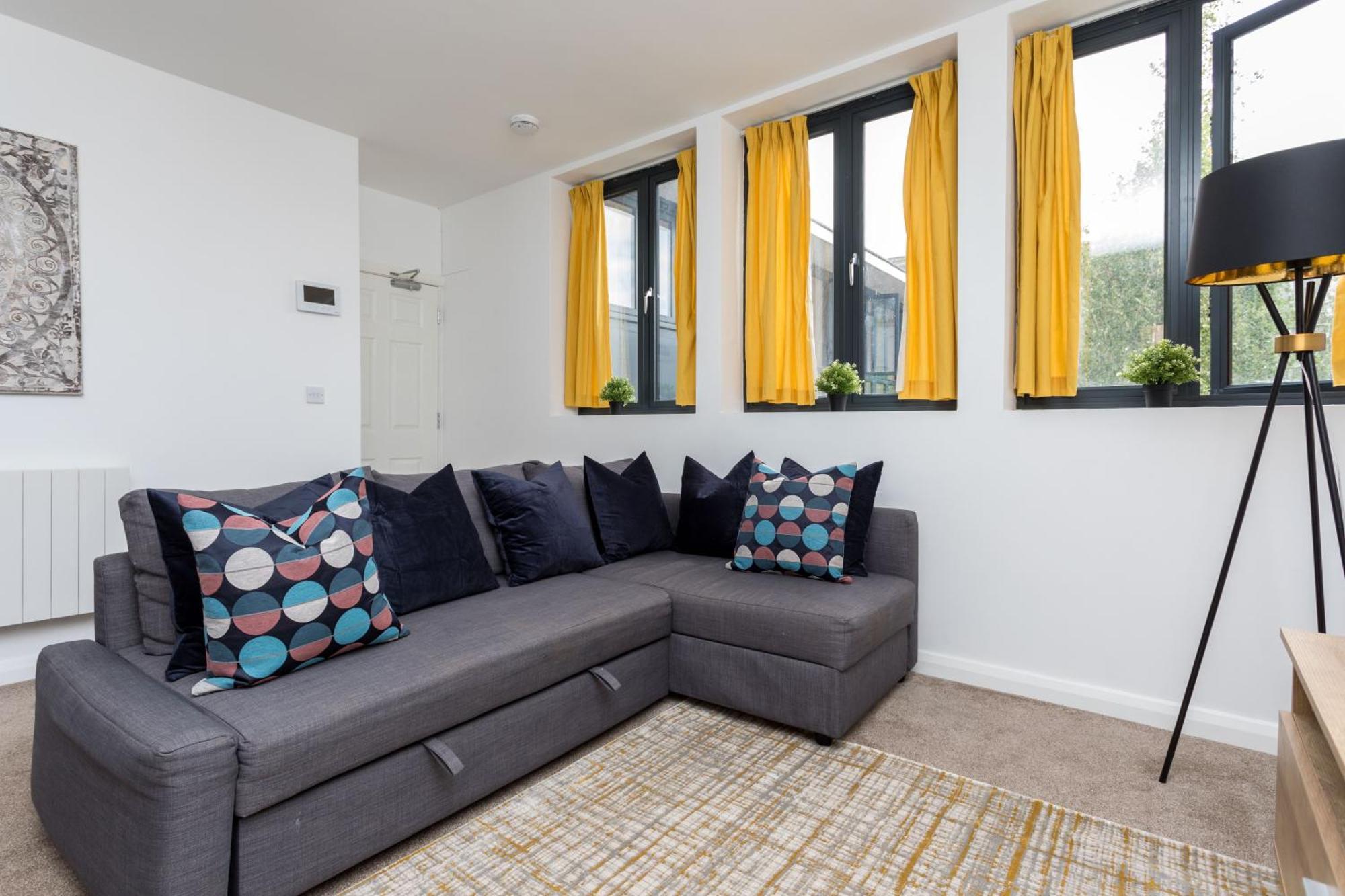 Flat 7- Spacious Studio Flat In The Heart Of Crawley Экстерьер фото