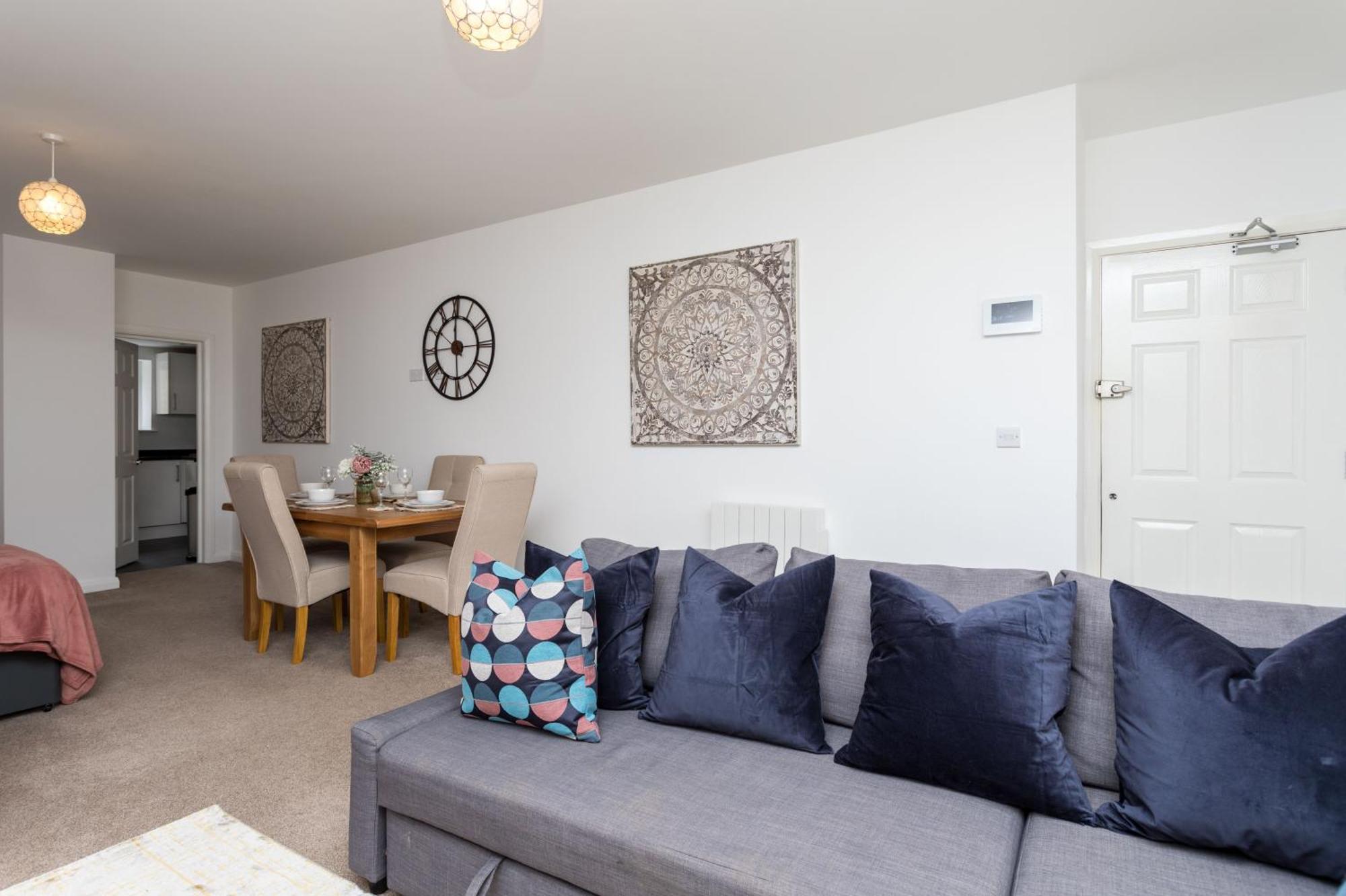 Flat 7- Spacious Studio Flat In The Heart Of Crawley Экстерьер фото